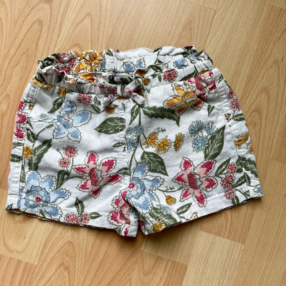 Old Navy: Linen blend girls 3T shorts in a bold floral pattern.